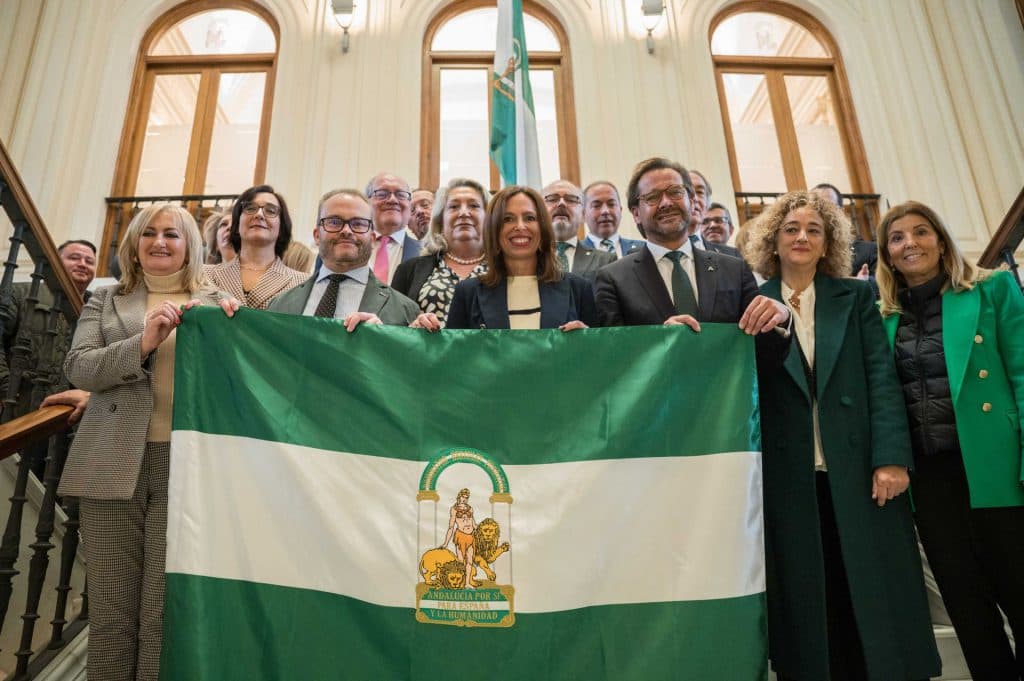 Rocío Díaz apela a luchar por una Andalucía por la igualdad durante el Día de la Bandera en Granada