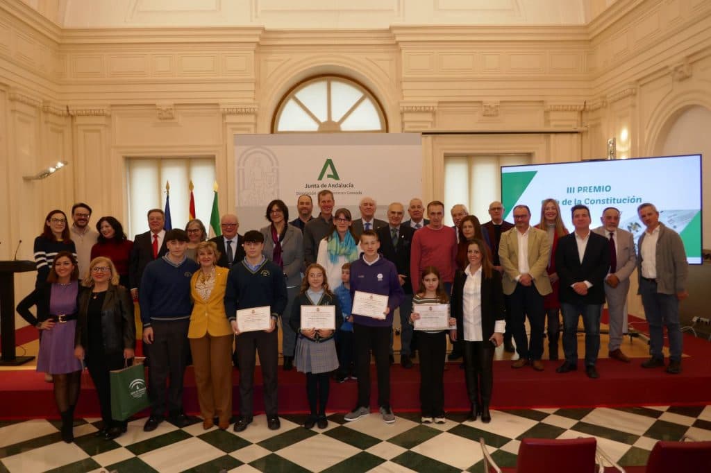 La Junta entrega los premios del concurso ‘III Premio Club de la Constitución’