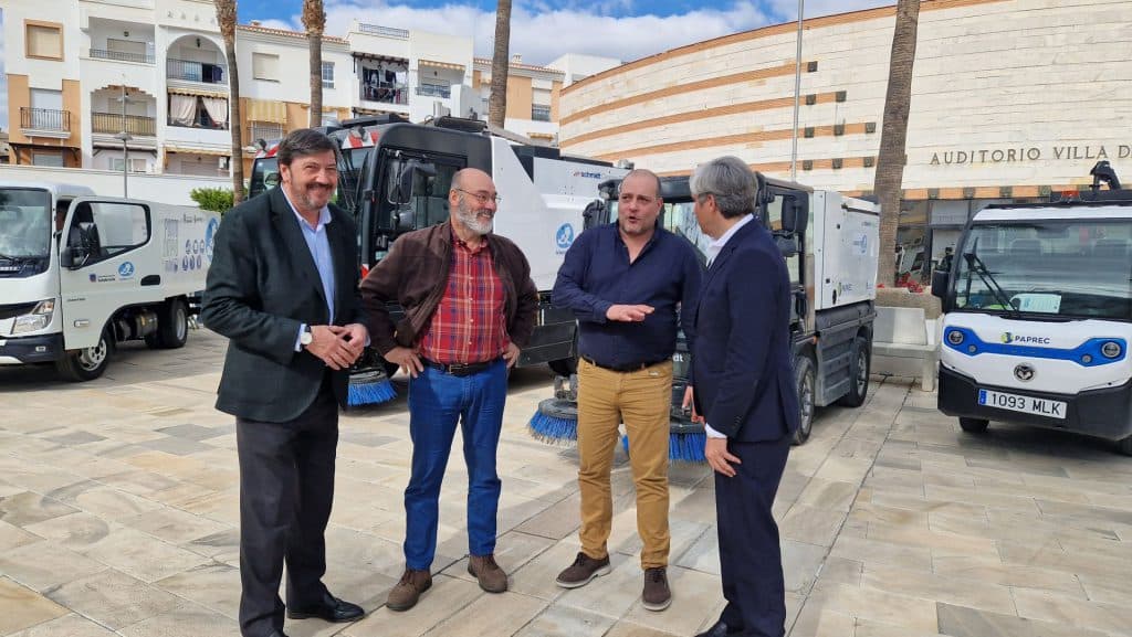 Nueva flota de vehículos del servicio de limpieza y recogida de residuos en Salobreña