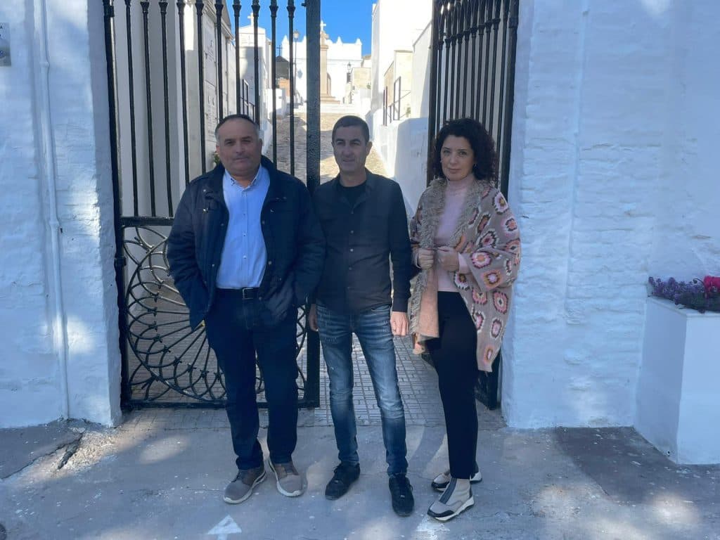El cementerio de Salobreña reforma sus baños para adaptarlos a las personas con movilidad reducida