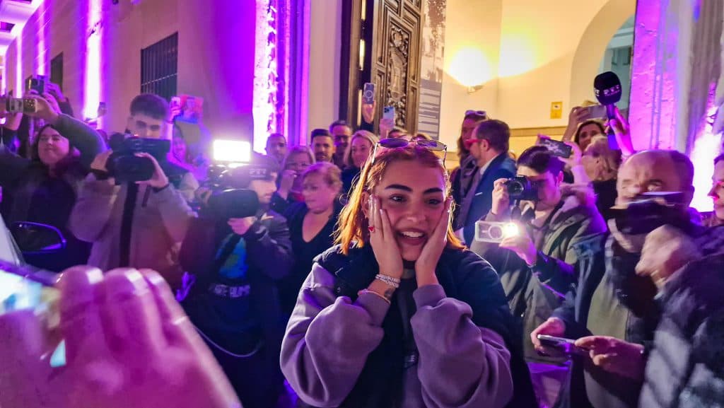 Violeta (Operación Triunfo) recibe en su vuelta a casa un caluroso ‘Motril te quiere’