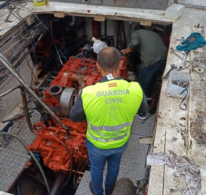La Guardia Civil investiga a un individuo por el robo del motor de un barco de pesca en Motril