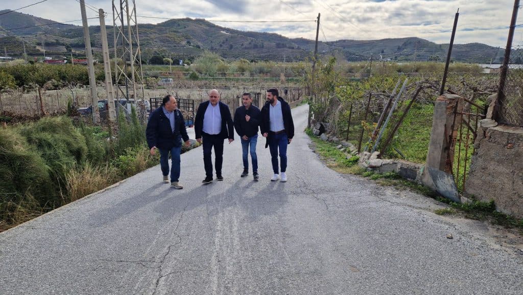 Lobres mejora sus accesos con la ampliación del camino de Santa Ana