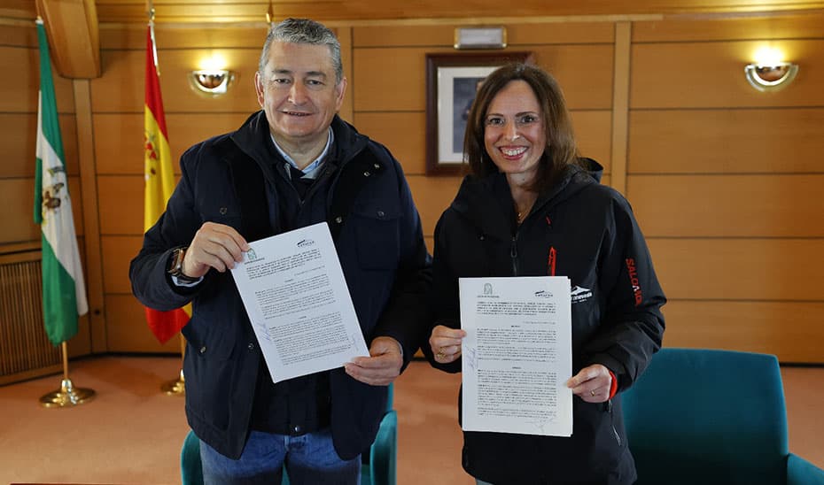 Antonio Sanz firma un acuerdo para la integración de Cetursa en el 112