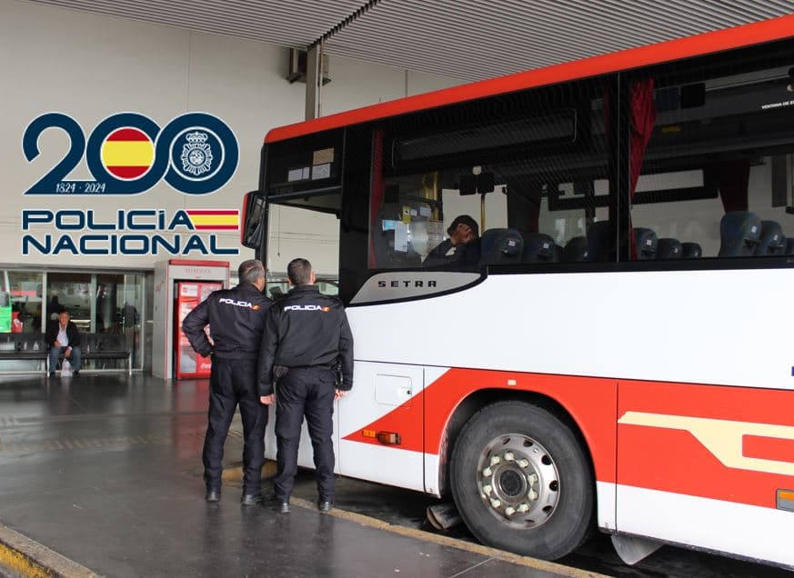 La Policía Nacional ha detenido al presunto autor de unas amenazas graves con unas tijeras a una viajera de autobús