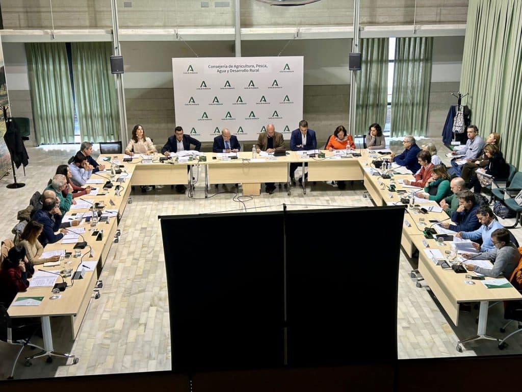 Diálogo entre Junta y sector para garantizar que la planificación acuícola responde a sus necesidades