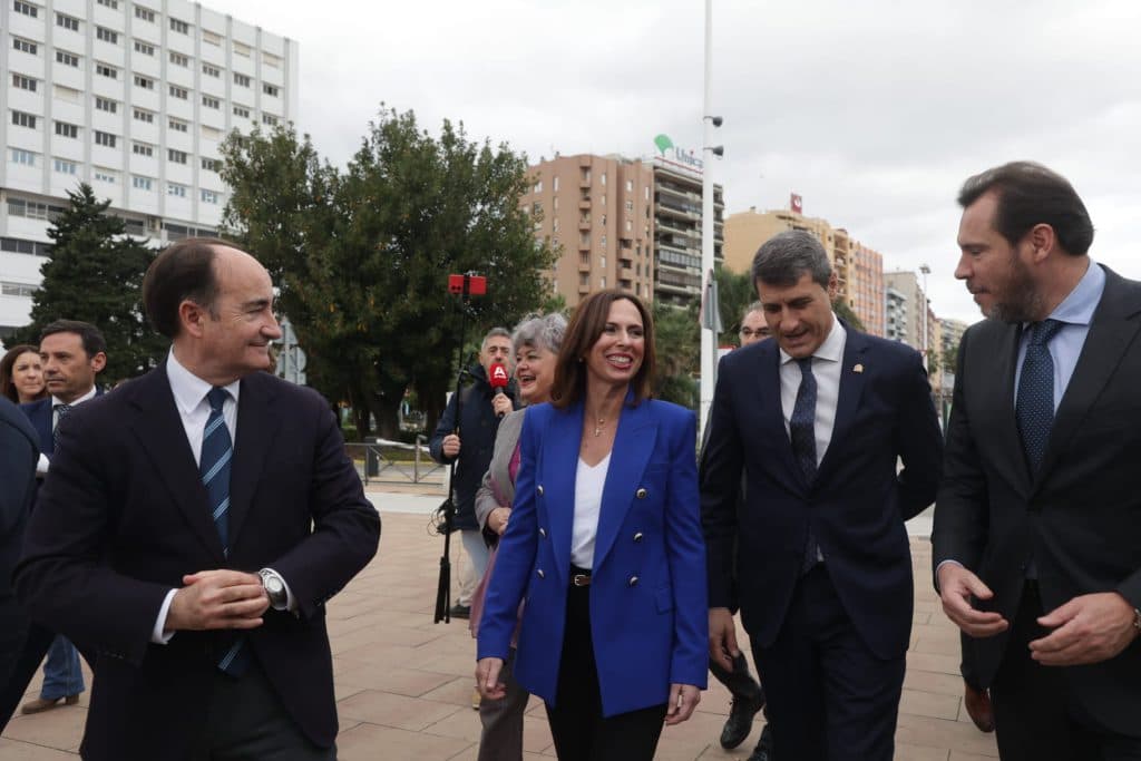 La consejera de Fomento tiende la mano al Gobierno de España para conseguir una conexión ferroviaria al Puerto de Motril