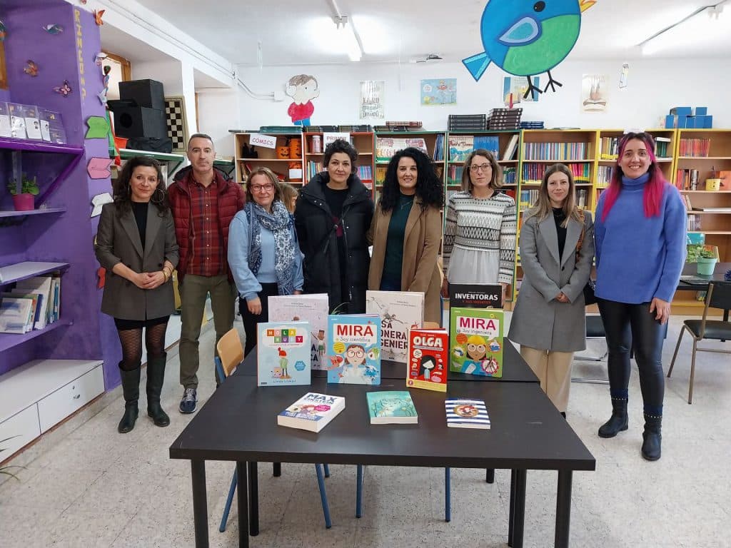 Diputación entrega un lote de libros a los Colegios Públicos Rurales para visibilizar el papel de la mujer en la Ciencia