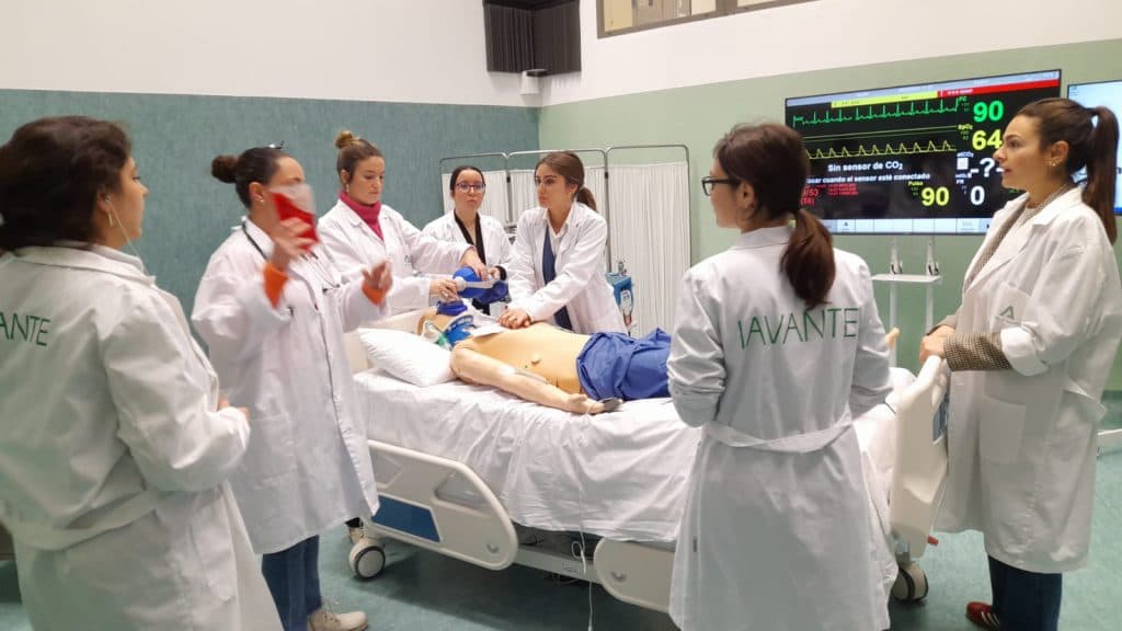 34 graduados en Enfermería culminan en IAVANTE las prácticas del Máster de Urgencias y Emergencias de la UGR