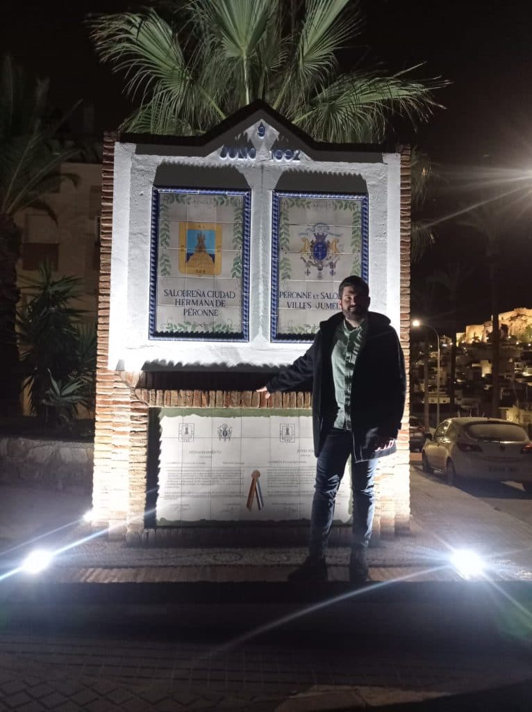 Finaliza la restauración del monolito conmemorativo del hermanamiento entre Salobreña y Péronne
