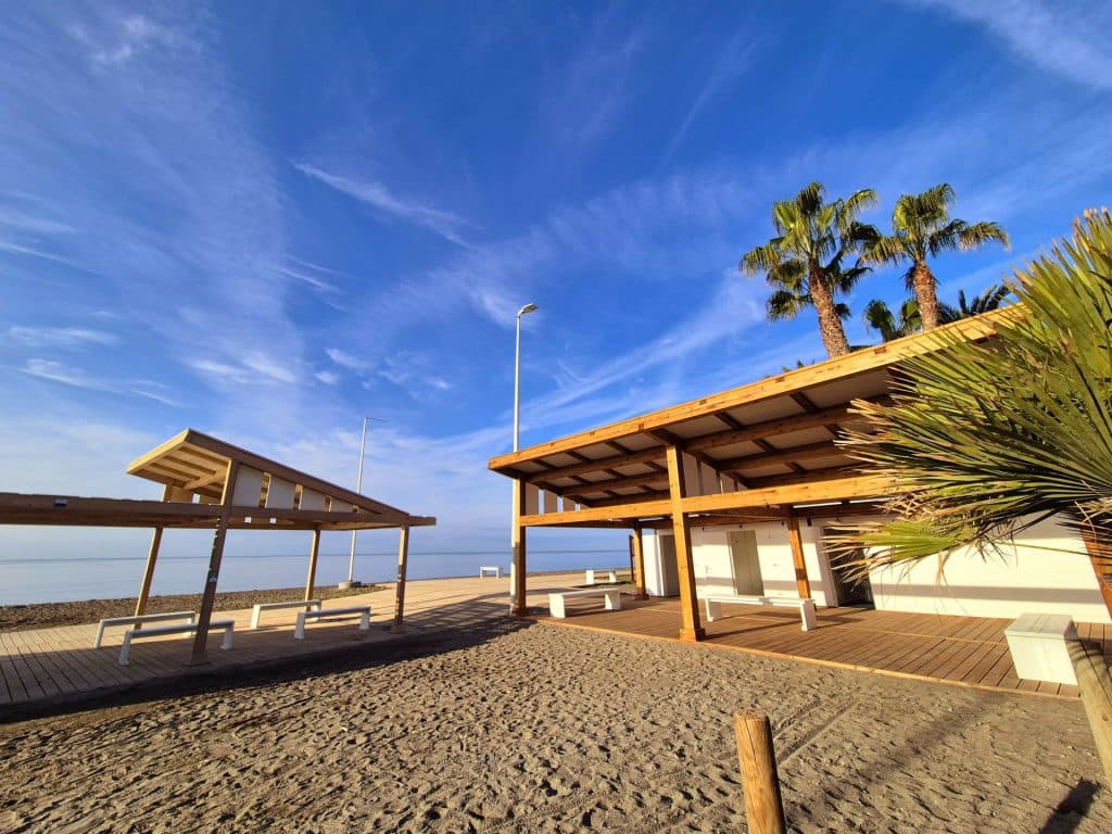 El Ayuntamiento de Motril aumenta los módulos y horas de servicios para las playas