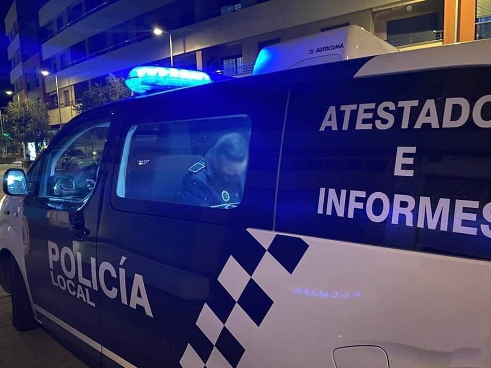 La Policía Local de Motril realiza casi una veintena de denuncias por botellón en Playa Granada durante el fin de semana