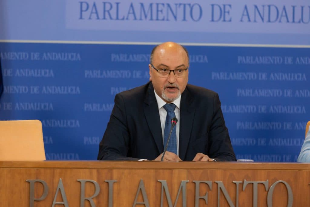 El Parlamento de Andalucía aprueba por unanimidad una PNL de VOX para impulsar el nodo logístico del Puerto de Motril “tras décadas de abandono”