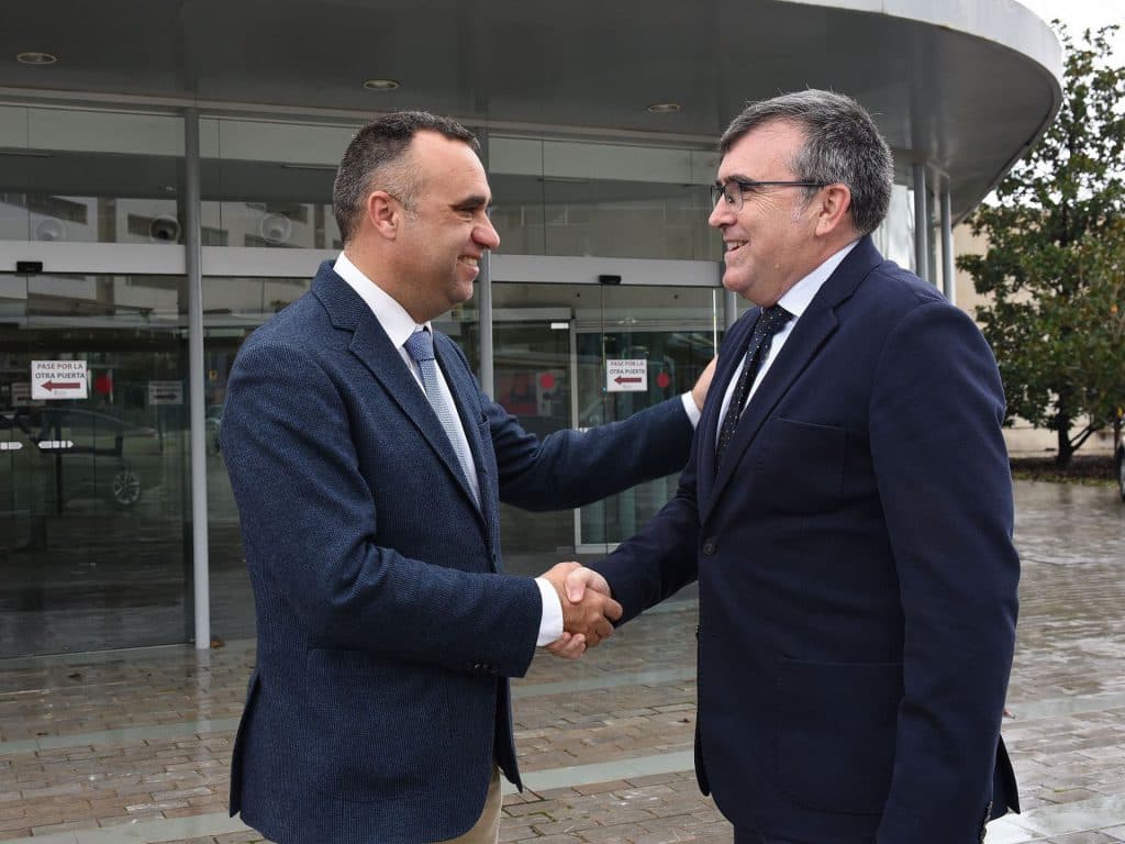 El subdelegado realiza una visita institucional a la Diputación Provincial de Granada