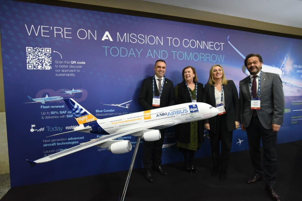 Rodríguez invita a las aerolíneas a que apuesten por Granada, en el marco del congreso de CAPA