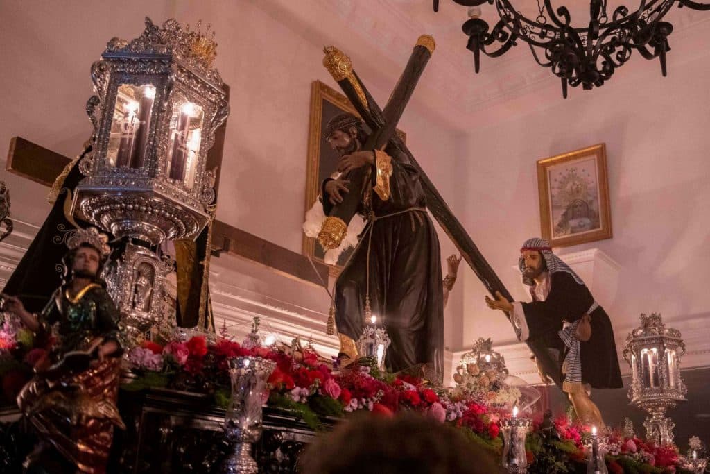 GRAN PODER SIGUE LOS PASOS DE SALUD Y CONSUELO Y SUSPENDE SU ESTACIÓN DE PENITENCIA