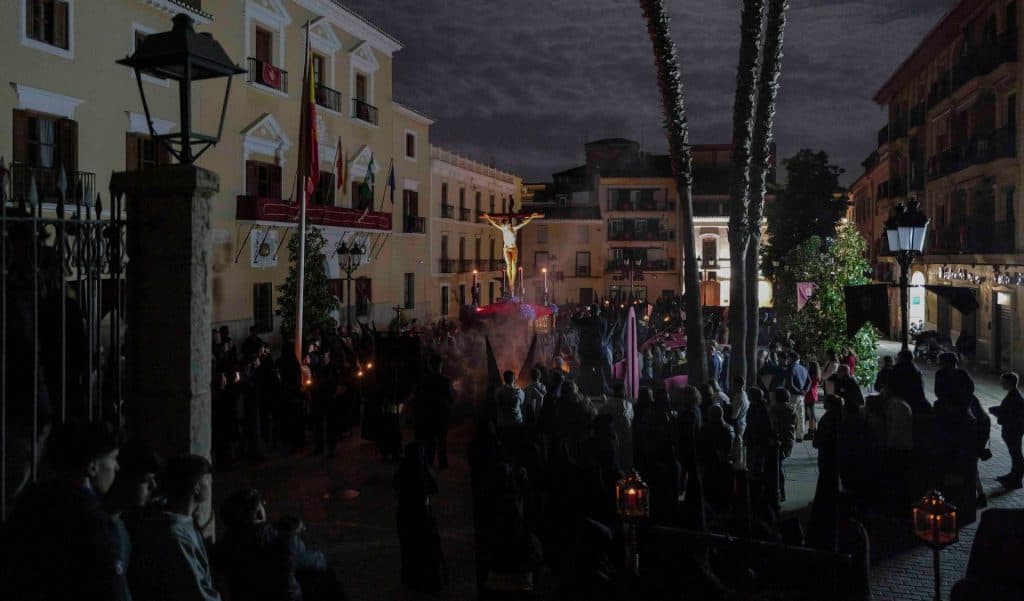 BUENA MUERTE CIERRA LOS CORTEJOS DEL JUEVES SANTO EN PLENA LUNA DE NISAN