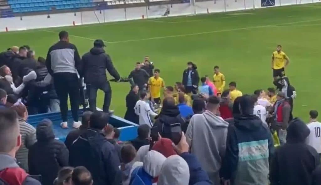 Grave escándalo en el Escribano Castilla: Suspendido el CF Motril – Atl. Melilla por agresiones entre jugadores y aficionados