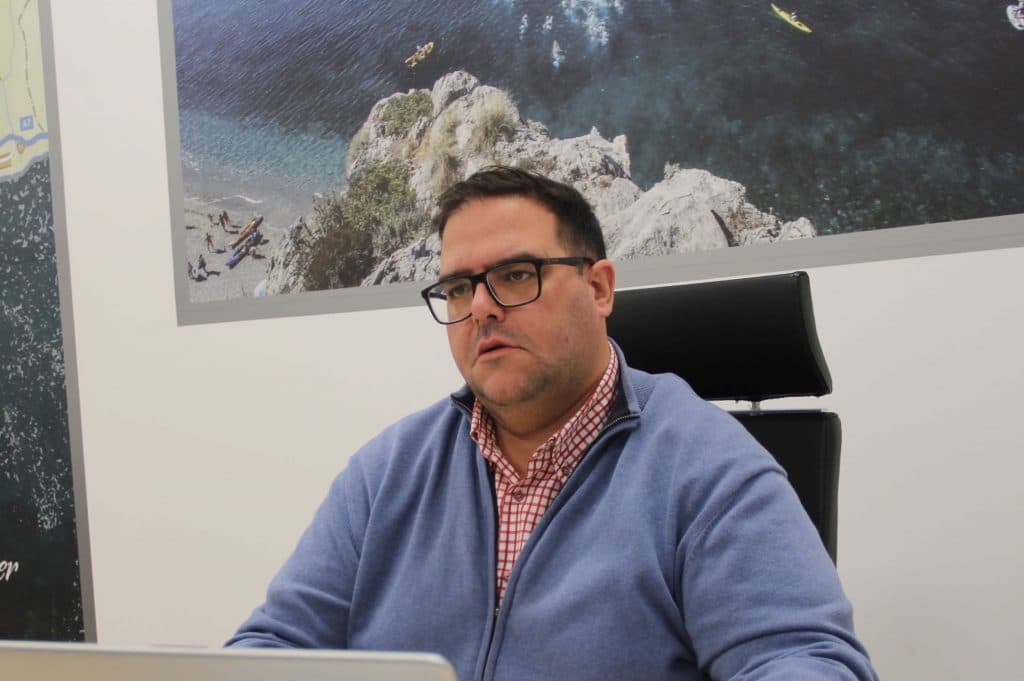 Caballero califica de “agravio contra la Costa Tropical” que el Parlamento Europeo niegue definitivamente el tren Granada-Motril
