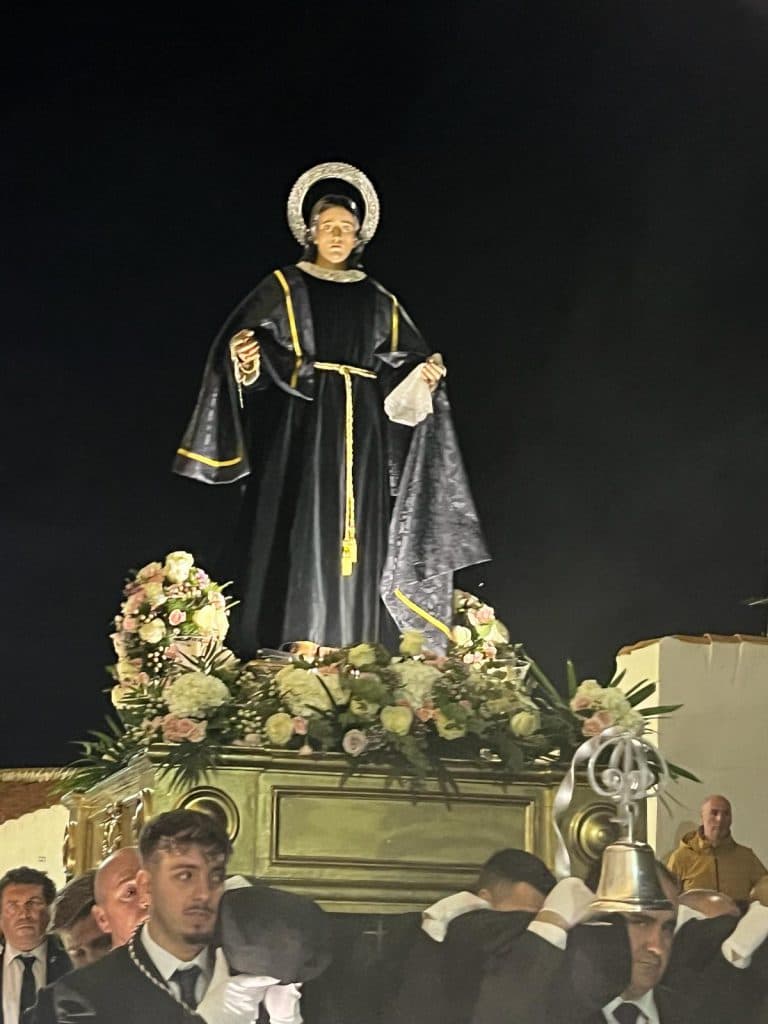 VIERNES SANTO EN LA VILLA CON TRES IMÁGENES DE PASIÓN EN LA CALLE