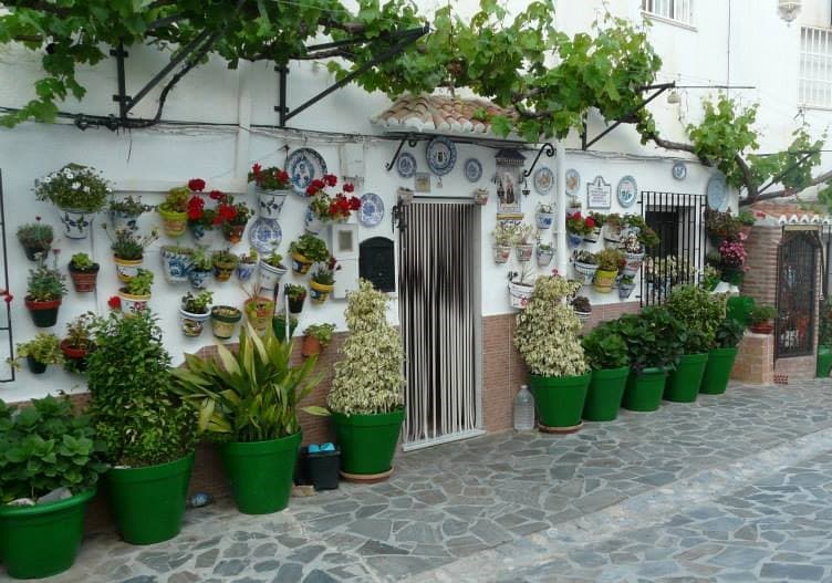 Gualchos-Castell de Ferro recupera el concurso de fachadas y balcones para conservar la identidad y la estética tradicional del municipio
