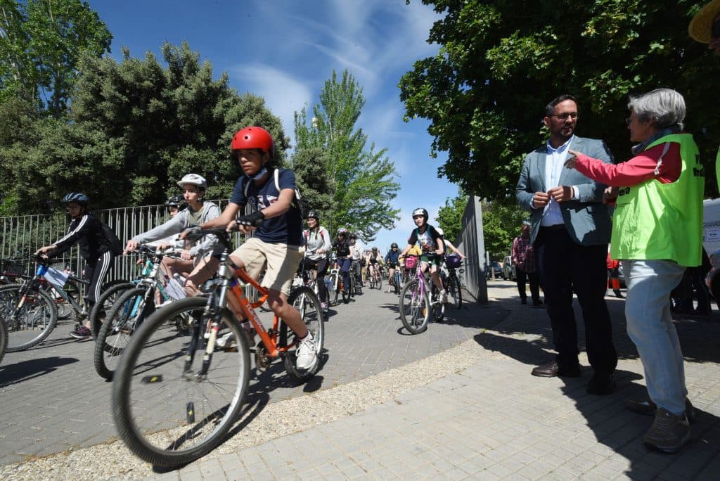 Más de 2.500 alumnos participan en la XIII Cicloruta educativa por Granada, enmarcada en la VII Semana de la Vega