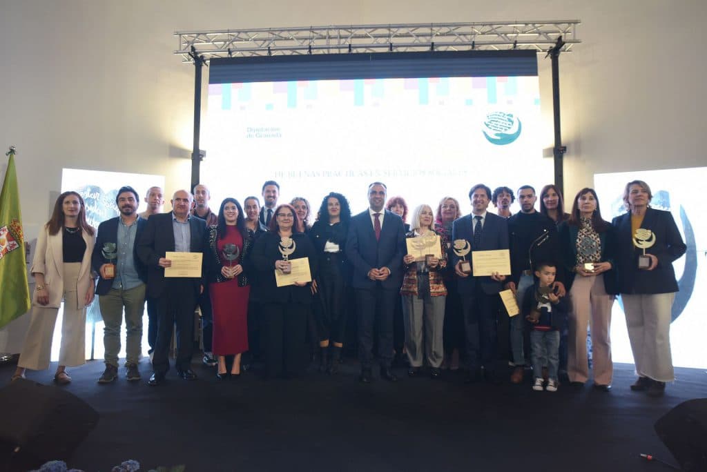 Diputación reconoce la labor de municipios, colectivos sociales y profesionales en el ámbito de los Servicios Sociales