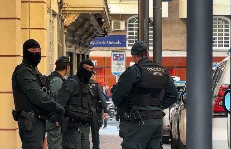 La Guardia Civil realiza un amplio despliegue de efectivos en distintos puntos de Motril