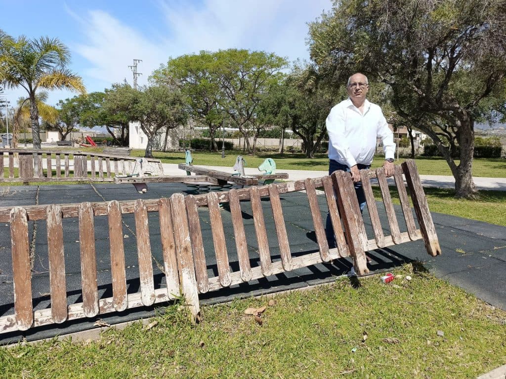 AxSí reclama la mejora del parque infantil de Puntalón