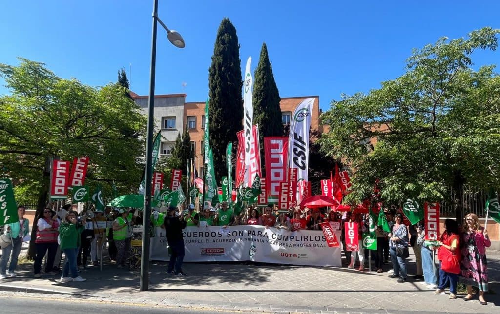 Centenares de personas exigen que la Consejería de Salud cumpla con los acuerdos firmados de Atención Primaria y carrera profesional
