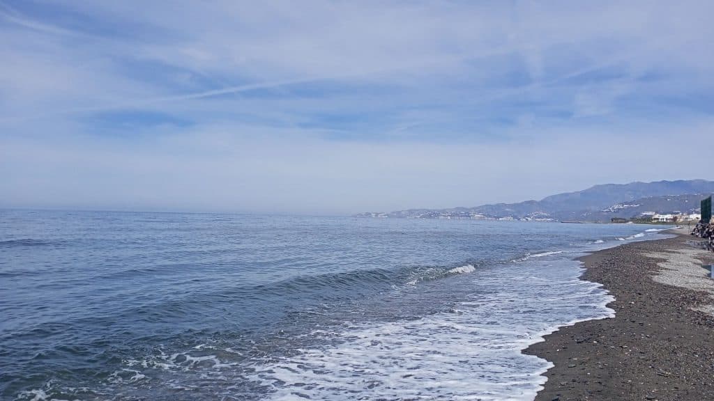 Jornada veraniega en la Costa Tropical en el último día de la fiesta de la Cruz de Mayo