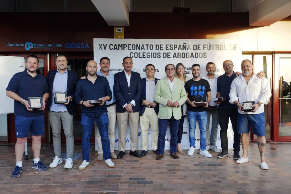 Abogados de toda España cambian las togas por las botas de fútbol en el Campeonato Nacional que acoge en Granada