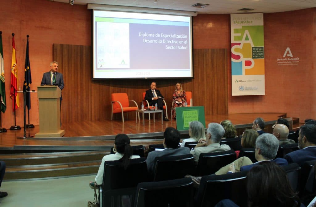 Más de 40 profesionales finalizan en la EASP el Diploma de Especialización en Desarrollo Directivo en el Sector Salud
