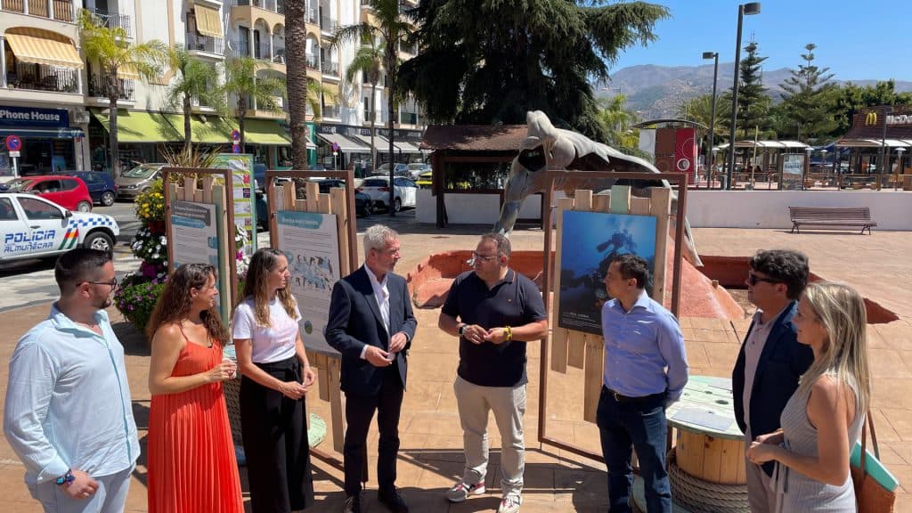 La plaza del Agua de Almuñécar acoge una exposición sobre la biodiversidad marina