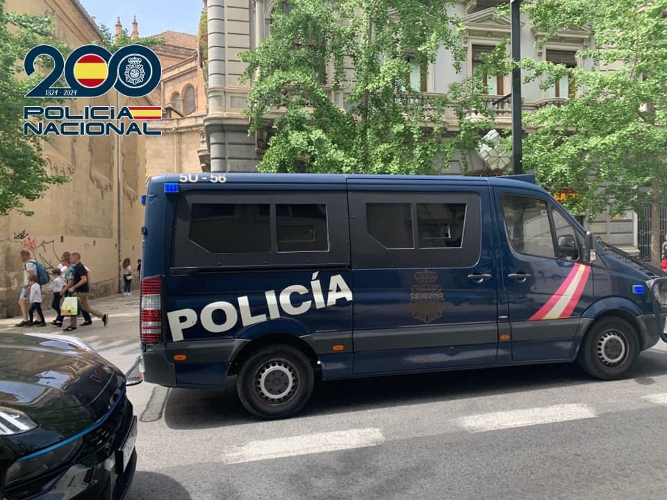 Detenido un varón y su hijastro por causar estragos al sustraer tubos de suministro de gas de varios inmuebles habitados en Granada