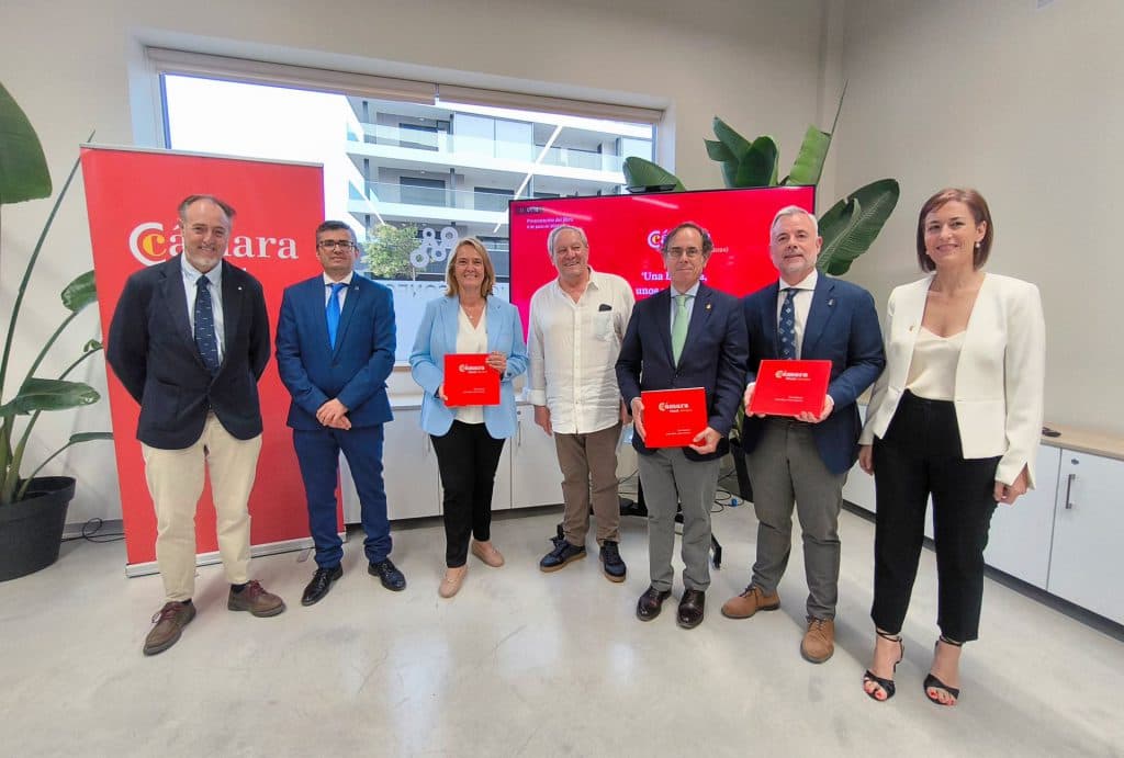 La Cámara de Comercio de Motril presenta el libro que resume y conmemora su centenaria trayectoria (1899-2024)