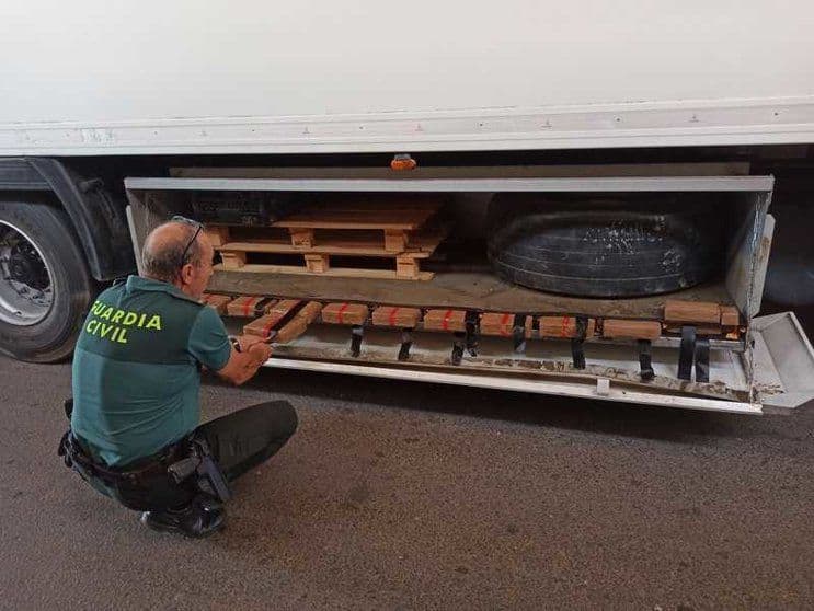 Incautados 280 kilos de hachís en un doble fondo de un semirremolque en el Puerto de Motril