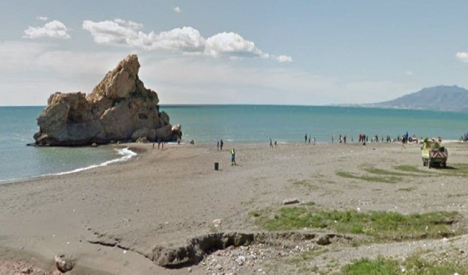 Muere tras lanzarse desde una roca en la playa Peñón del Cuervo