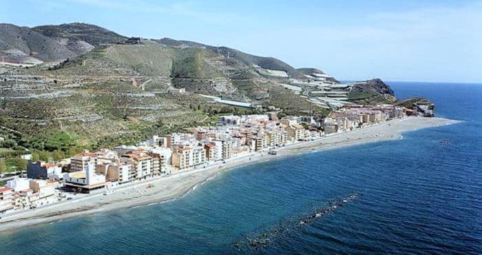 ASÍ SE PRODUJO EL RESCATE DE DOS NIÑAS EN TORRENUEVA COSTA, QUE SE AHOGABAN EN EL MAR