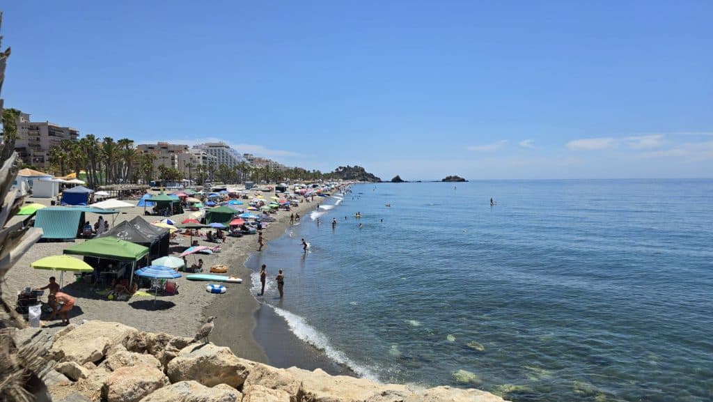 Los empresarios de playas de la Costa Tropical han dado este fin se semana el “pistoletazo de salida” al verano 2024