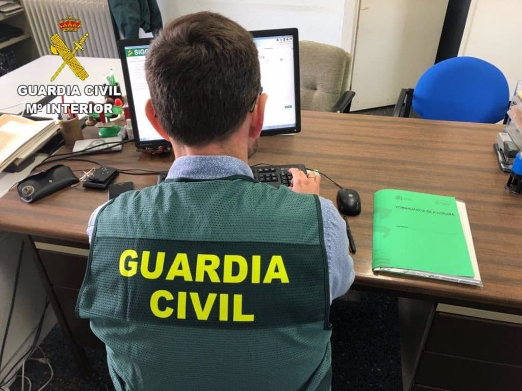Dos detenidos en Castell de Ferro por un delito de estafa a una anciana