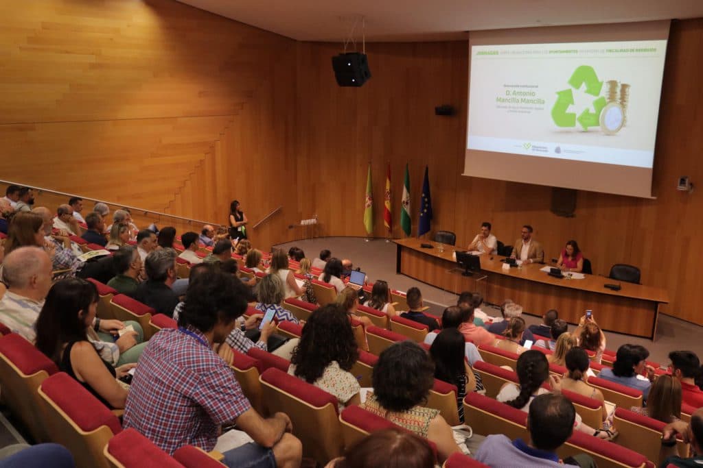 Unas jornadas orientan a los ayuntamientos de la provincia sobre las nuevas obligaciones normativas en economía circular