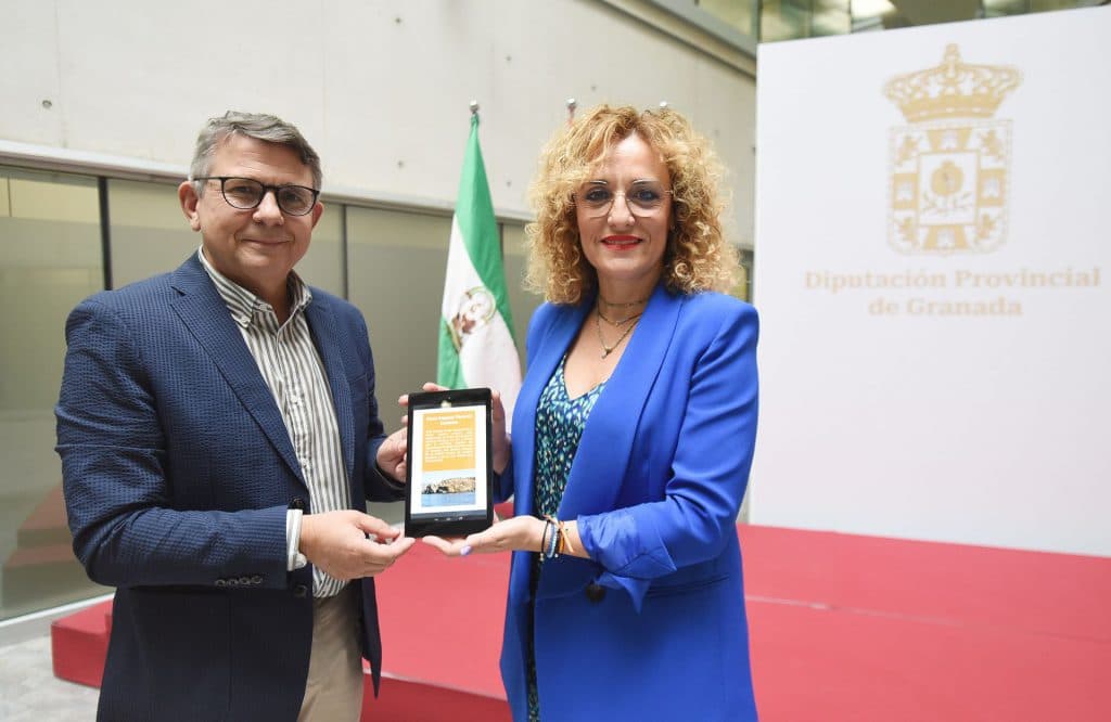 Nueva ‘Guía interactiva de cetáceos de la Costa Tropical’ que impulsará la actividad turística de avistamiento de mamíferos marinos
