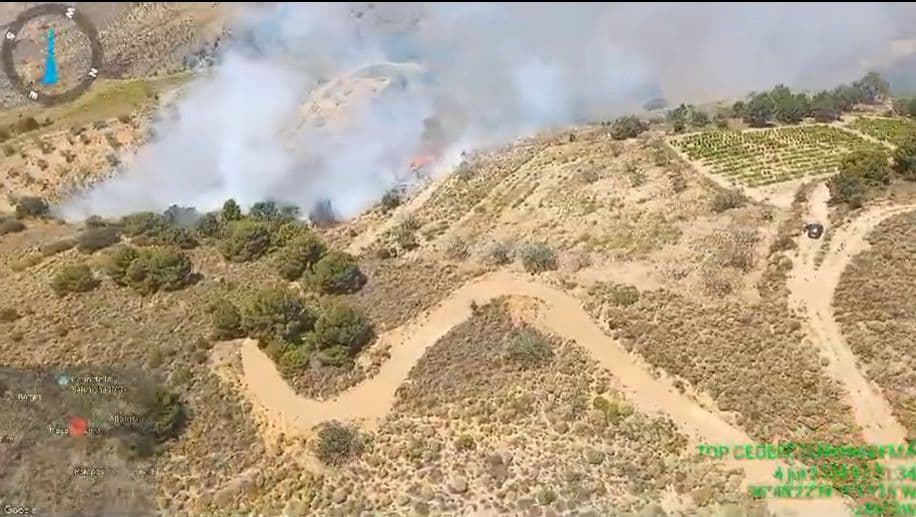 Incendio forestal en el municipio costero de Polopos
