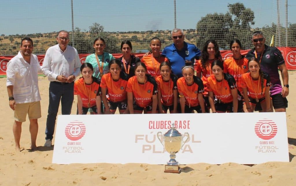 Las ‘lobas’ del Asako Motril se proclaman campeonas de España de Clubes Base Fútbol Playa