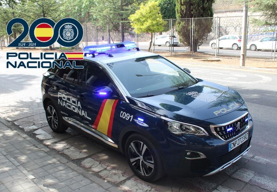 Agentes de la Policía Nacional investigan a un varón por distribuir dos billetes falsos de 100 euros