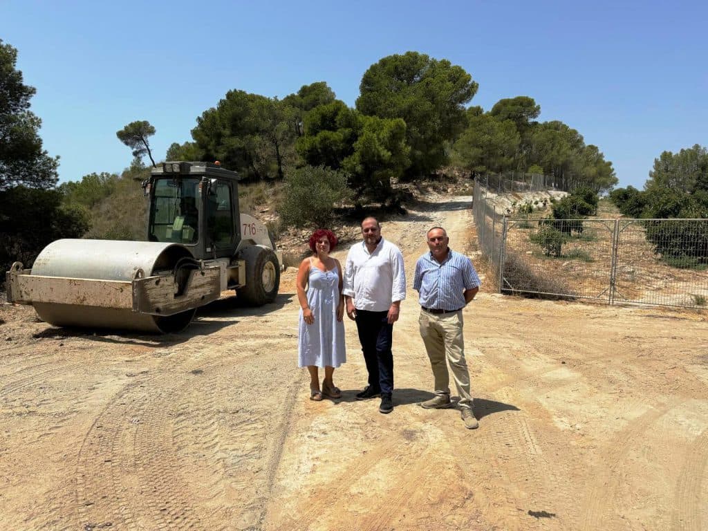 Asfaltados 1.800 metros del camino rural Los Ferreles, en el pago Los Palmares en Salobreña