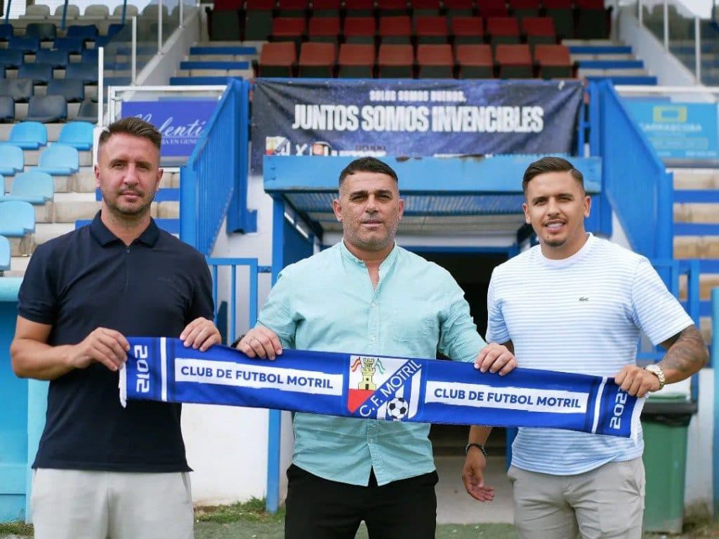 Emilio Fajardo, presentado oficialmente en el Escribano Castilla como nuevo entrenador blanquiazul