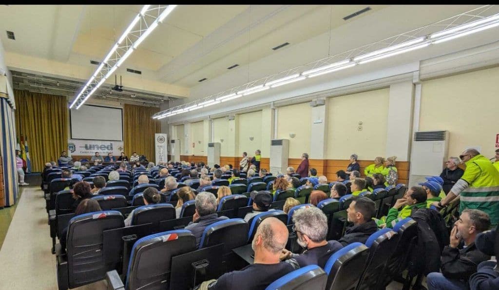 La Asamblea de trabajadores del Servicio Municipal de Limpieza de Motril suspende la huelga prevista a partir del 5 de agosto
