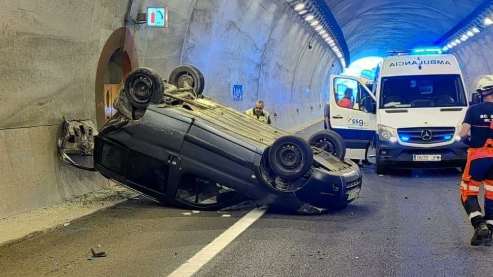Tres personas heridas en un choque en la A-7 en el túnel a la altura de Castell de Ferro